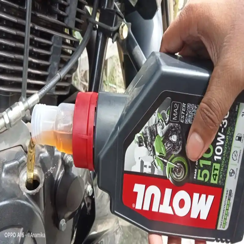 Motul510010W30Semi-SyntheticEsterQualityEngineOil–1Litre